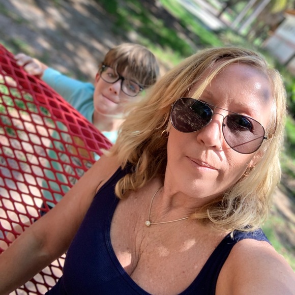 Meet your Posher, Denise - Picture 2 of 4